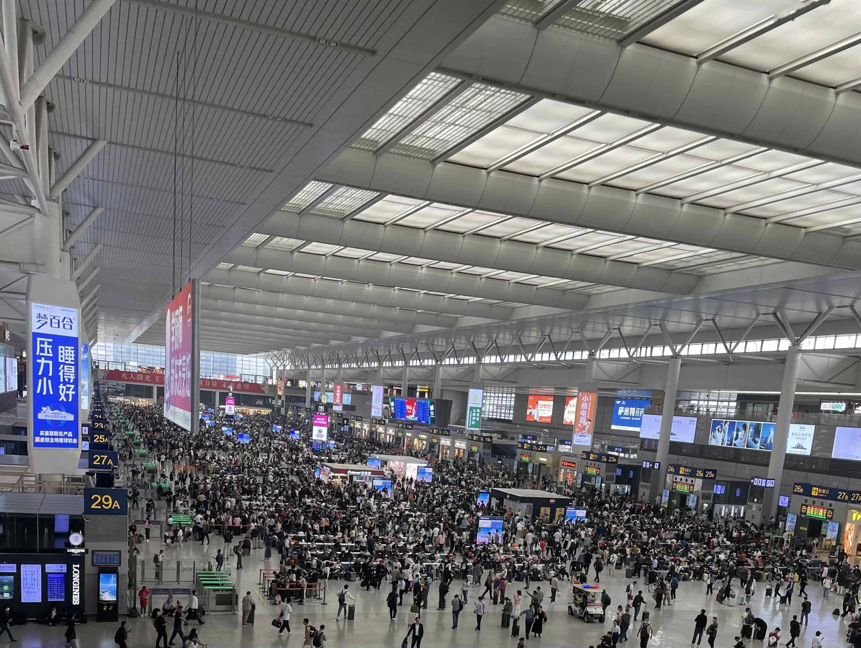 春运首日 成都东站到达客流量居首