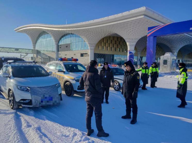 呼伦贝尔市交通运输综合行政执法支队开展出租车市场专项整治联合行动