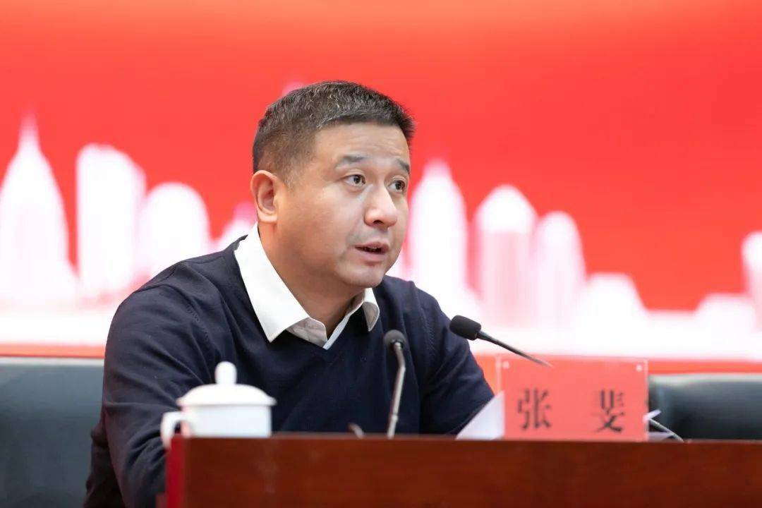 会上,区纪委副书记,区监委副主任黄庆波,区
