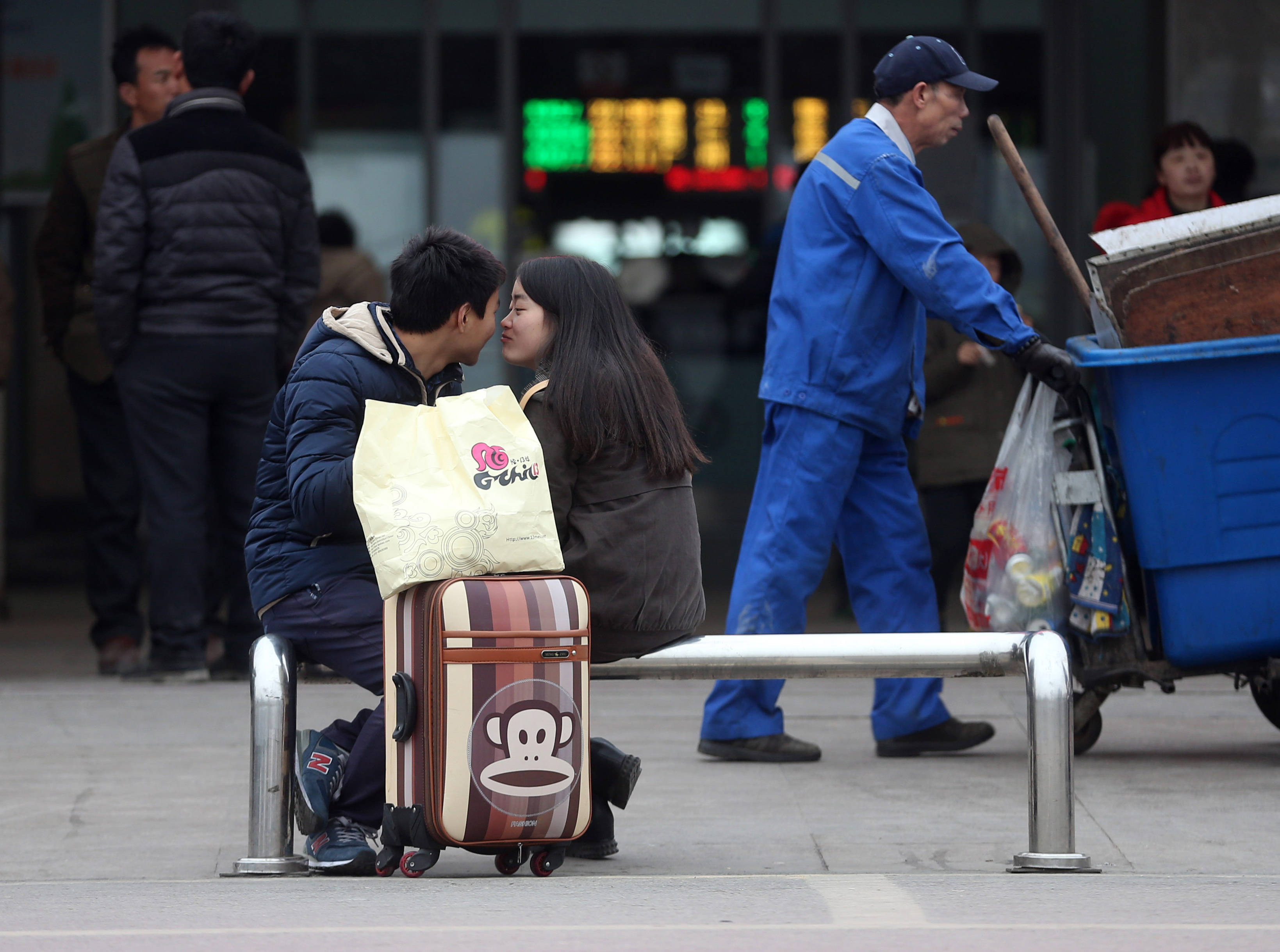 车站送行图片