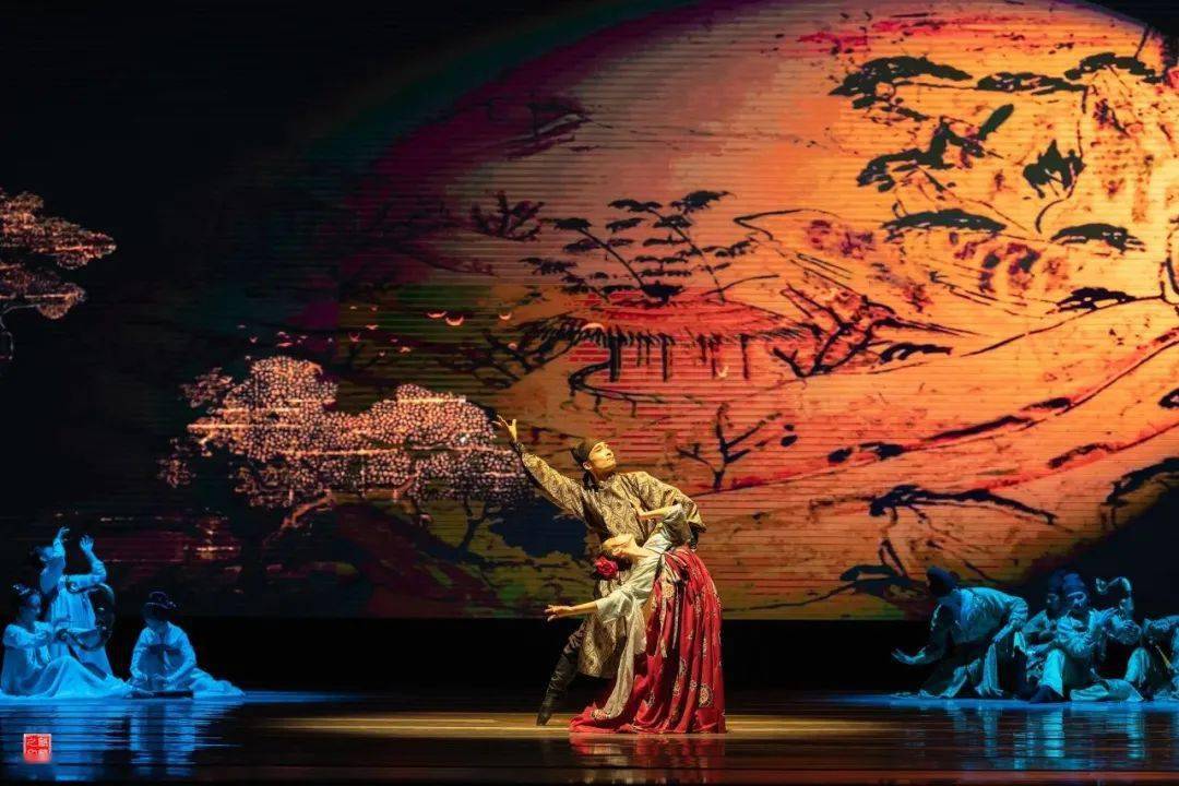 坚持绘就多彩年华——一个在陕师大追光的女孩_龚晨_舞台_表演