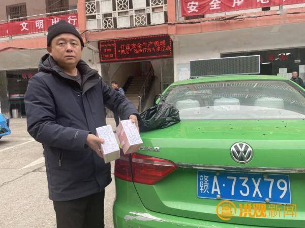 南昌一出租車上驚現20萬