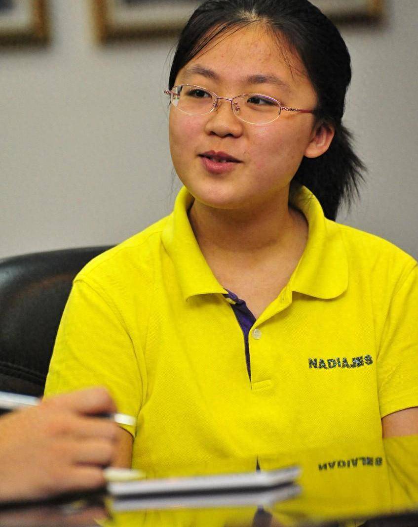 两届高考状元刘丁宁,吐槽在北大遭排挤和霸凌,现在从事教育行业_内地