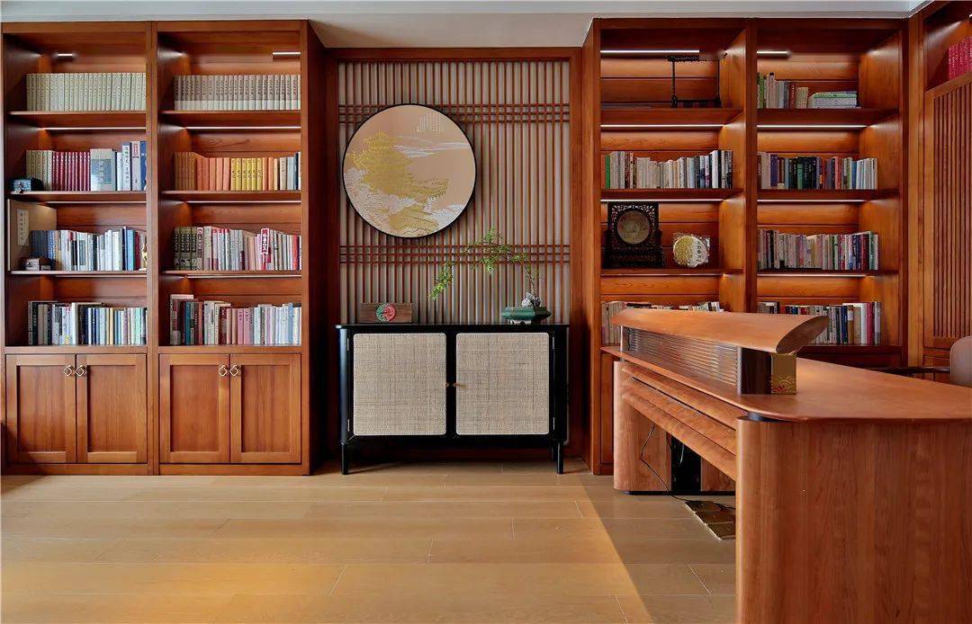 study书房客厅与书房的布局既能开放也能封闭,属双动线的空间,主人