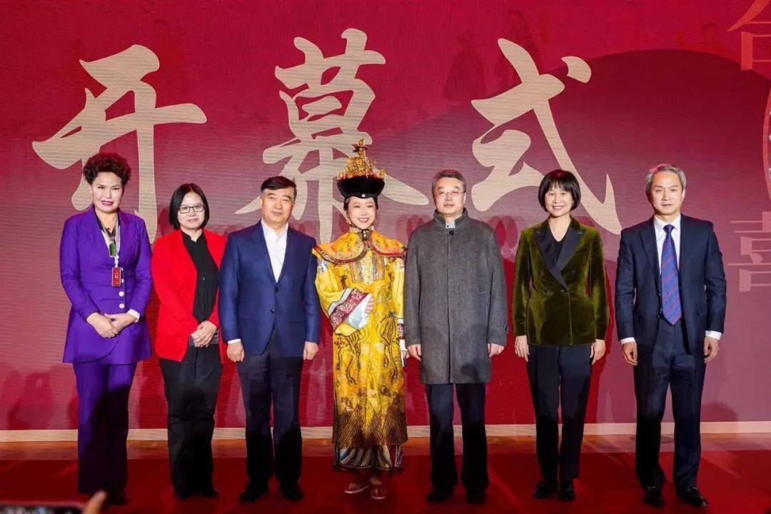 艾诚主持中华婚庆展 新婚古装带你穿越_北京展览馆_传统_摄影