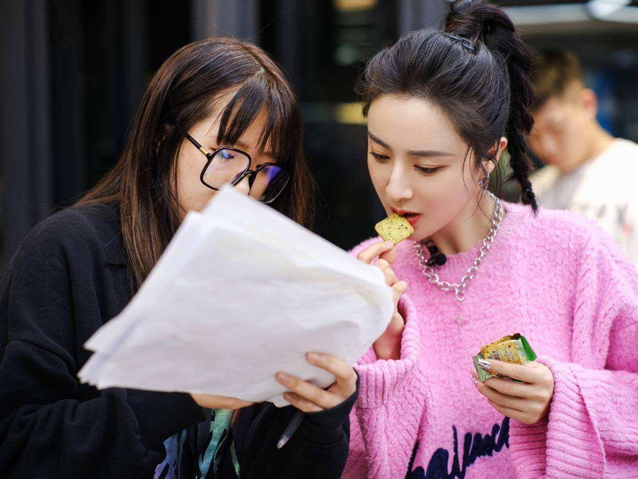 当人们在"想念"薇娅的时候,到底在"想念"什么?_直播_微博_工作