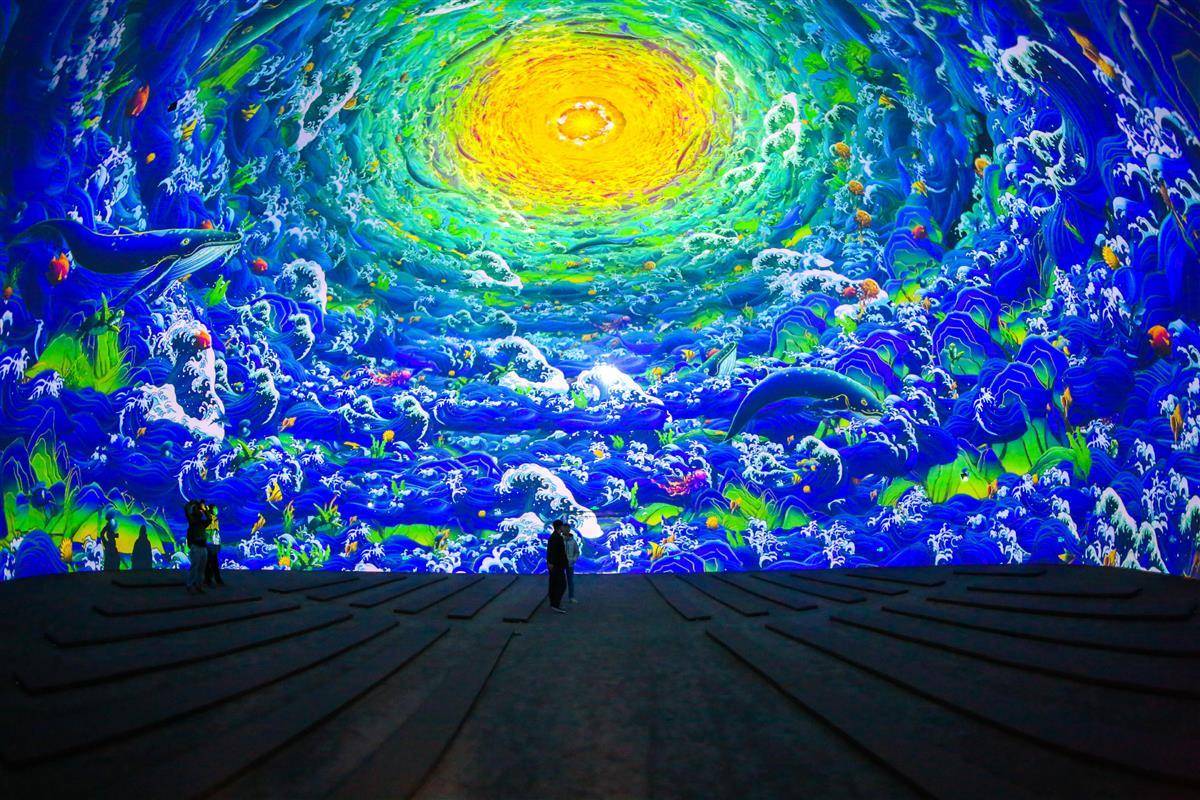 华中首个海洋主题360°球幕影院开放_极地_武汉_游客