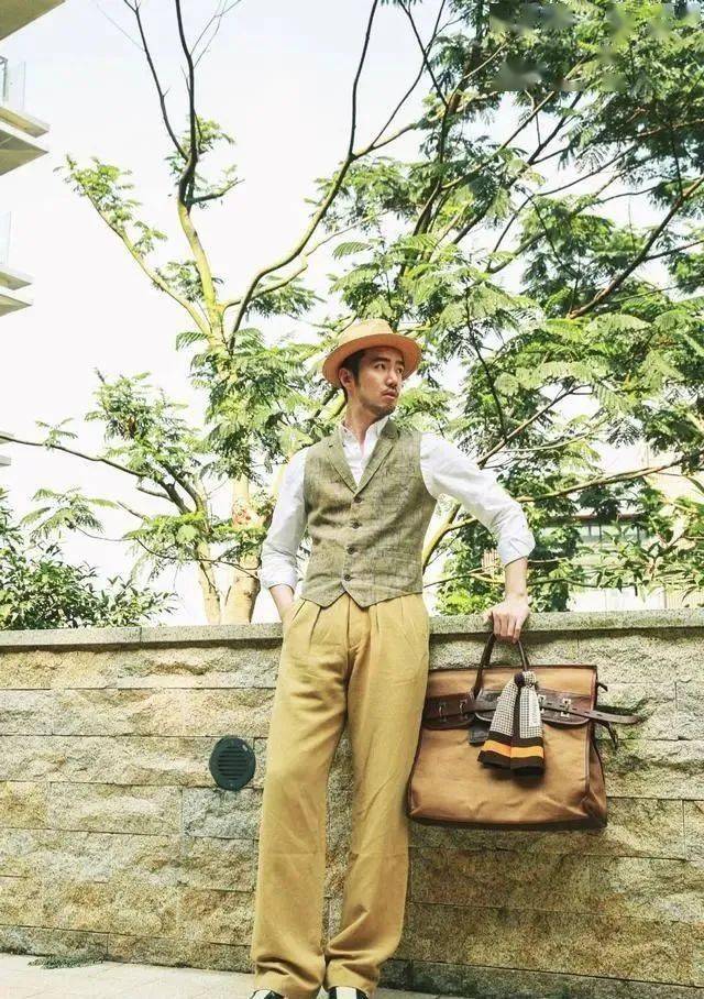 25-30岁的男人如何穿出简约而优雅,干净又清爽的风格?_白色_黑色_外套