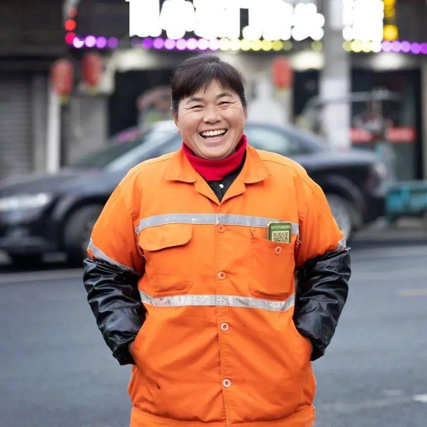 致敬环卫工人你们辛苦了摄影:王敏智通讯员:张奕玫制图:方桐欣编辑