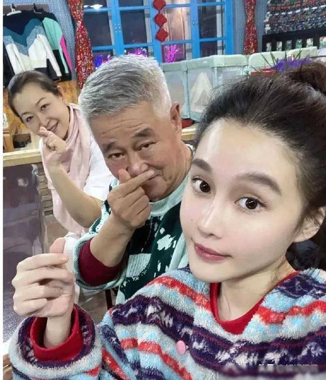 曝赵本山已当姥爷,女儿球球剖腹产子,已在北京坐月子_低调_婚礼_妻子
