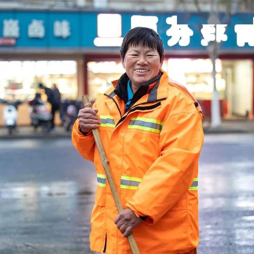 你笑起来真好看!台州好人王敏智连续四年义务为环卫工人拍摄新年照