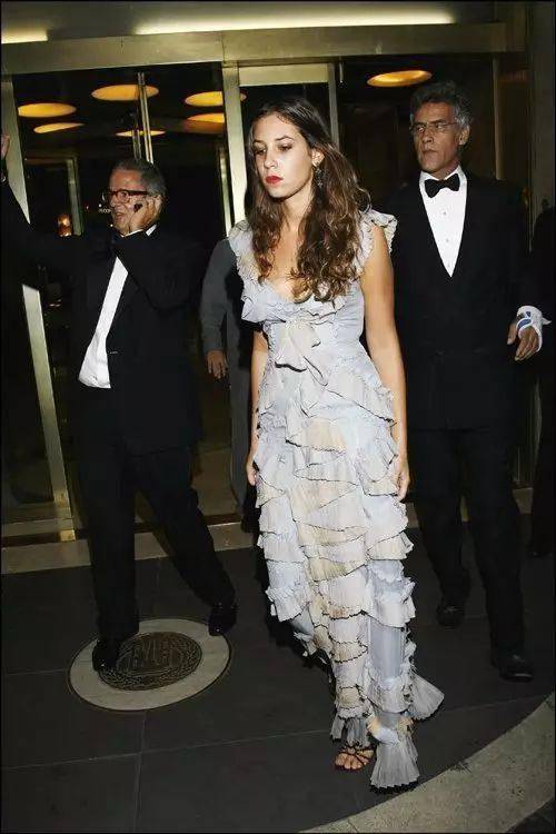 直到她的出现……安德烈说:"塔提安娜是个很有吸引力的女人",看似貌不