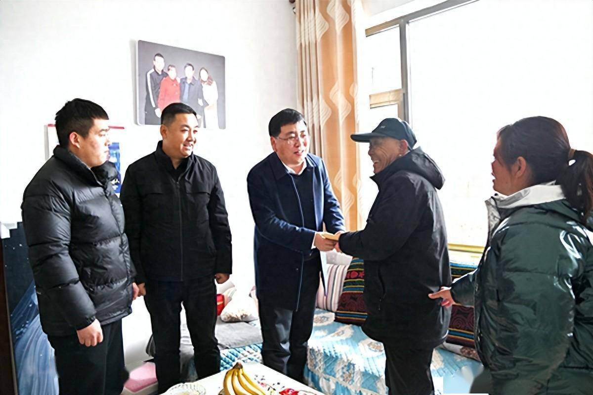 黄河新闻网长治讯:近日,中能煤业领导班子先后到长子县慈林镇五里庄