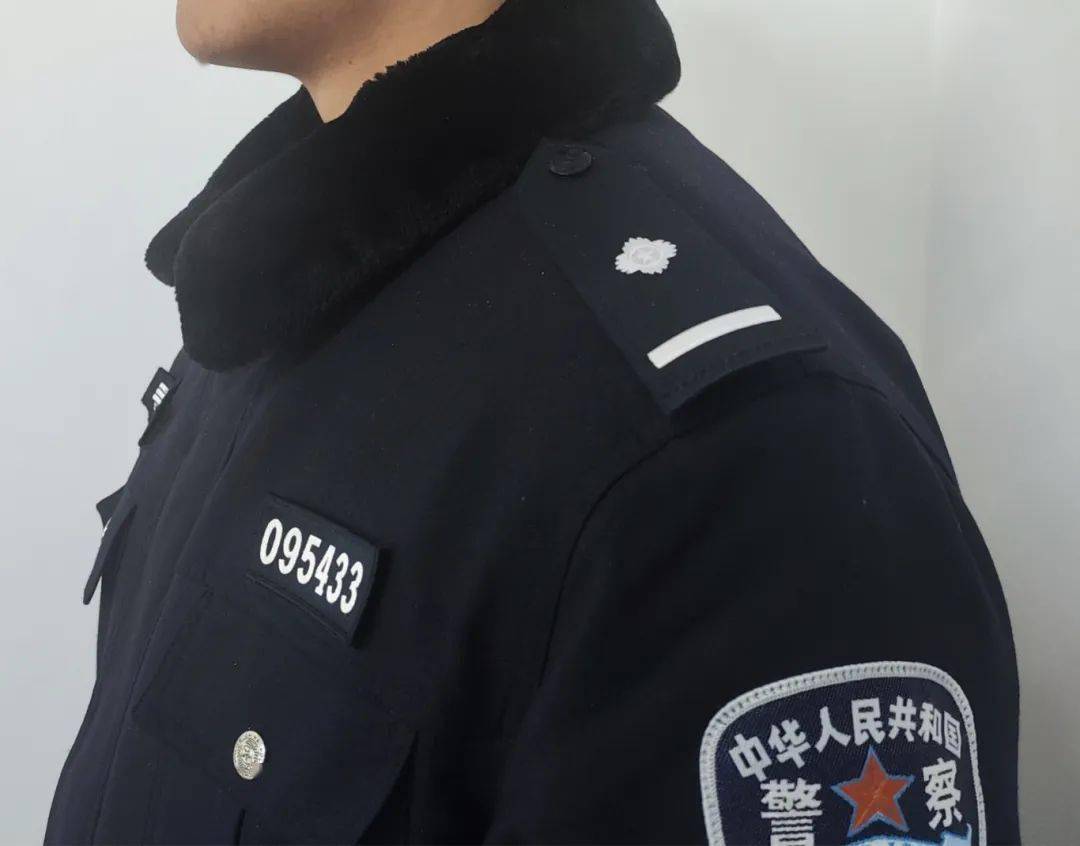 正式民警肩章图片