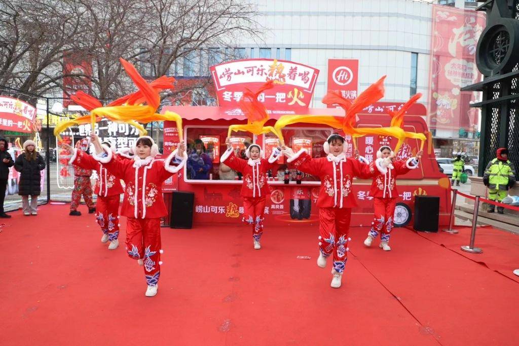 崂矿市场部王琛经理介绍,为了保证热气腾腾的崂山可乐送到哈尔滨老铁