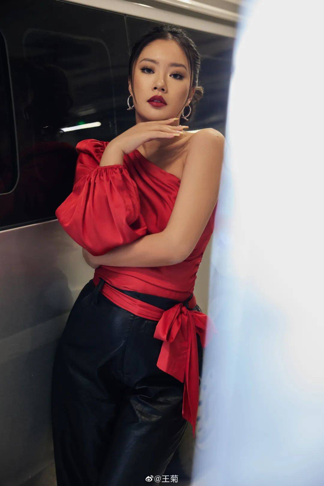 王菊,"穿不进礼服不是我的错"_衣服_女明星_身材