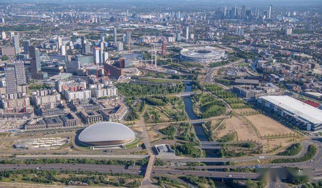 stratford是一个跨越伦敦三个自治市(borough)的区域,其中的大部分