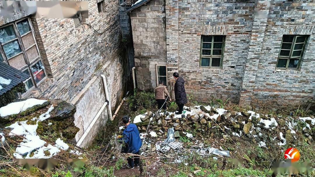 现场测量土地界线民乐镇是花垣县的涉矿乡镇和边区乡镇,面对相对复杂