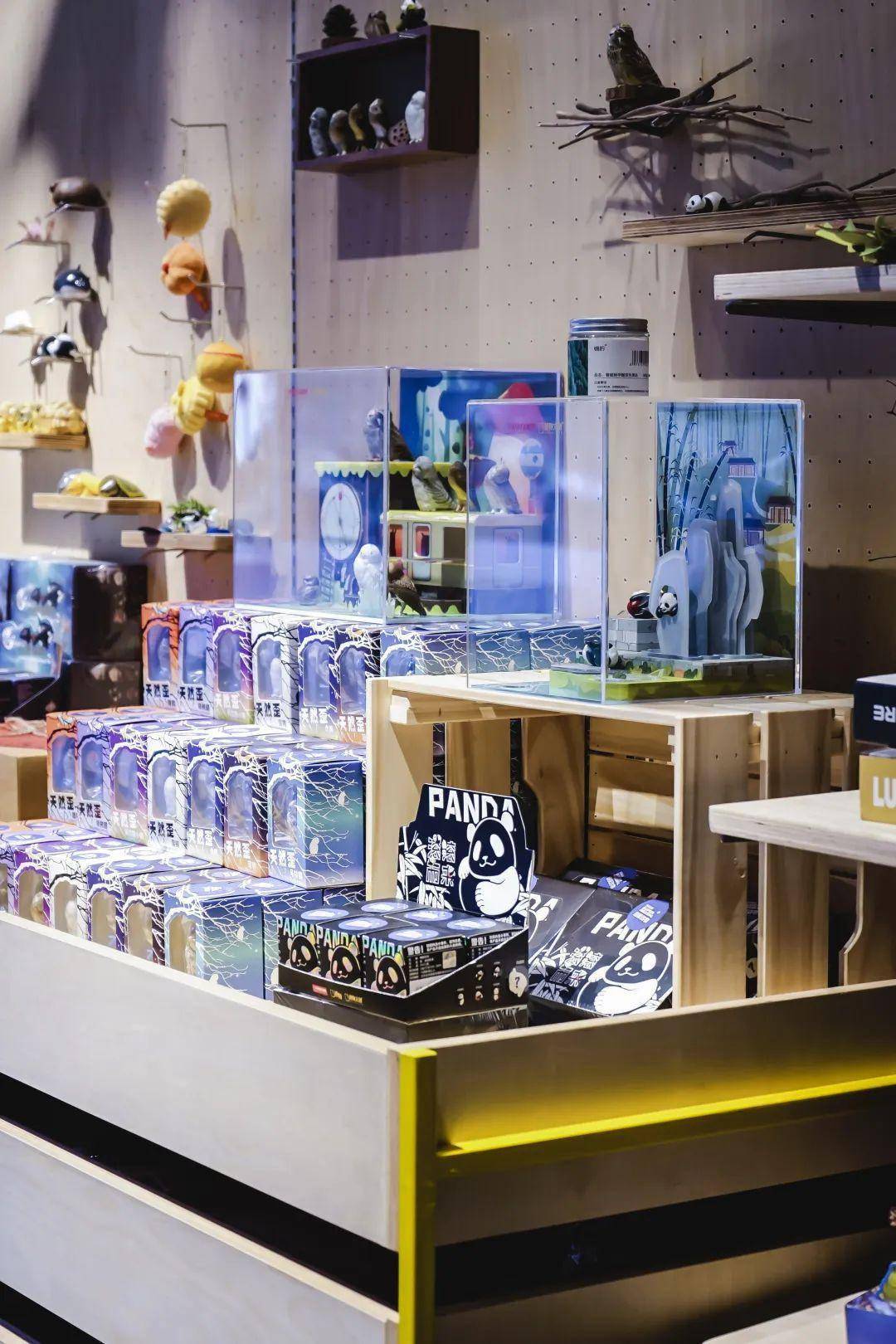 空间2楼是黑科技互动体验区,内有超级剧场,造物手创坊,vr奇幻体验区