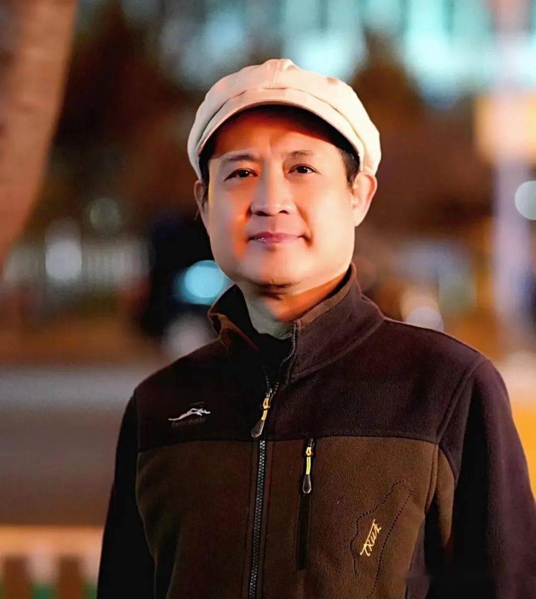 理事长陈智勇潍坊亚诗贝酒店管理有限公司董事长企业家俱乐部副理事长