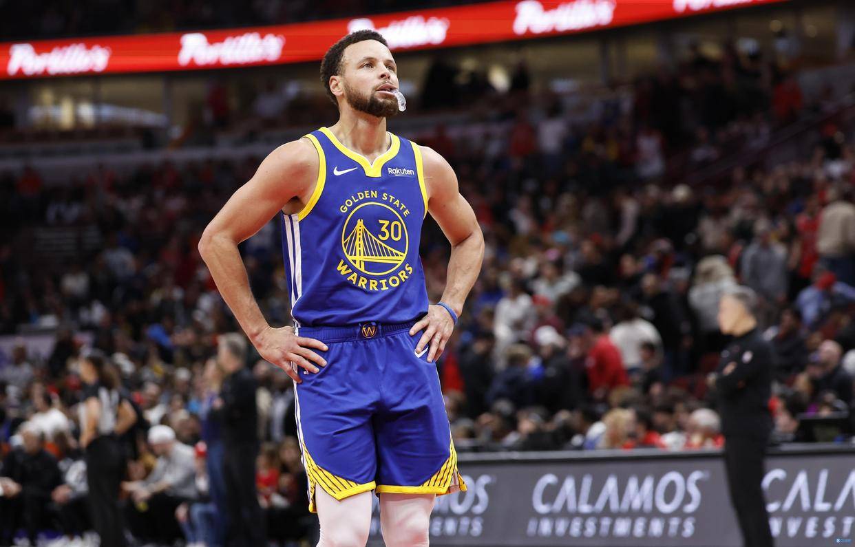 库里生涯共127次罚球不超5次砍下30 历史最多 詹姆斯106次第三_直播