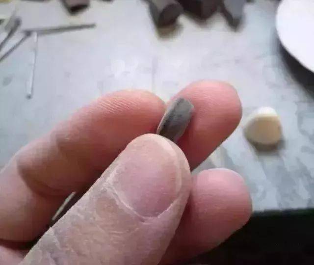 看了盗墓笔记和鬼吹灯后,黑驴蹄子火了,各种手工作品映像而生_大神