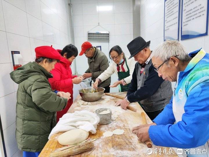 学知识、包水饺，齐鲁志愿者与消防员一起过小年