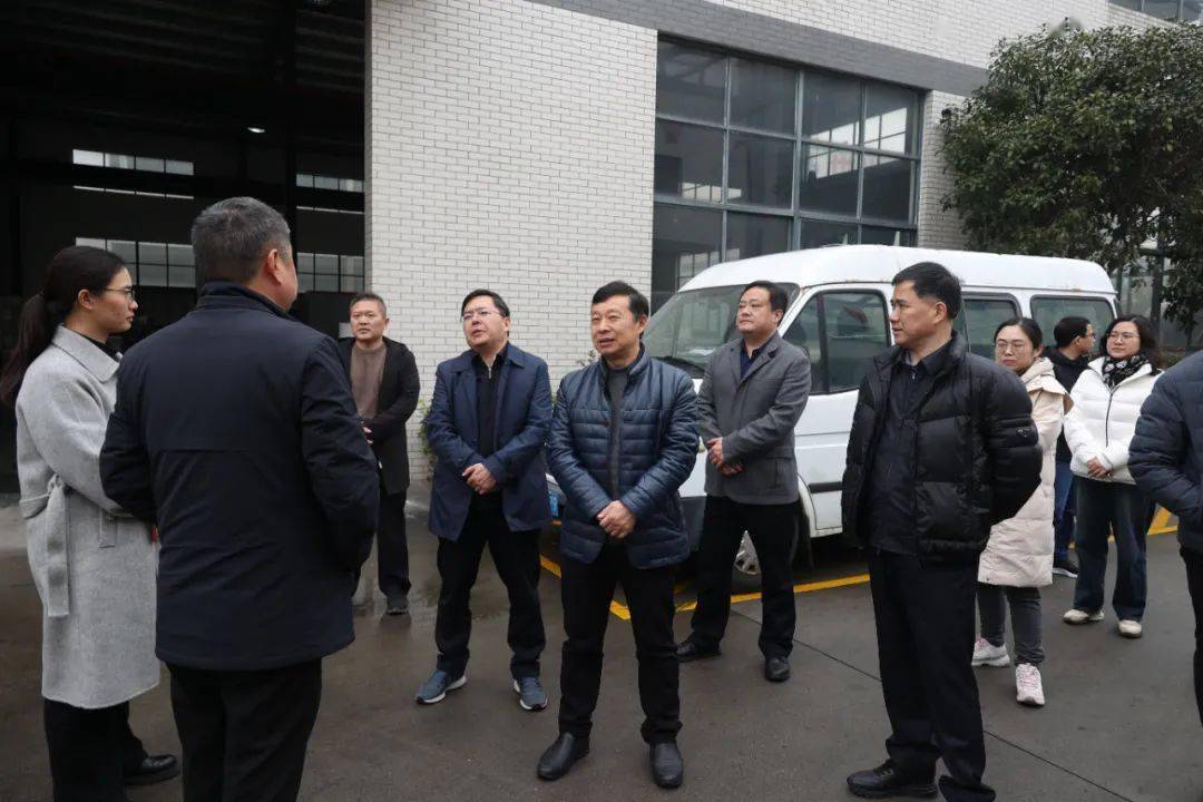 镇江市局副局长郭继军,扬中市副市长姚建华,扬中市局局长祝晓