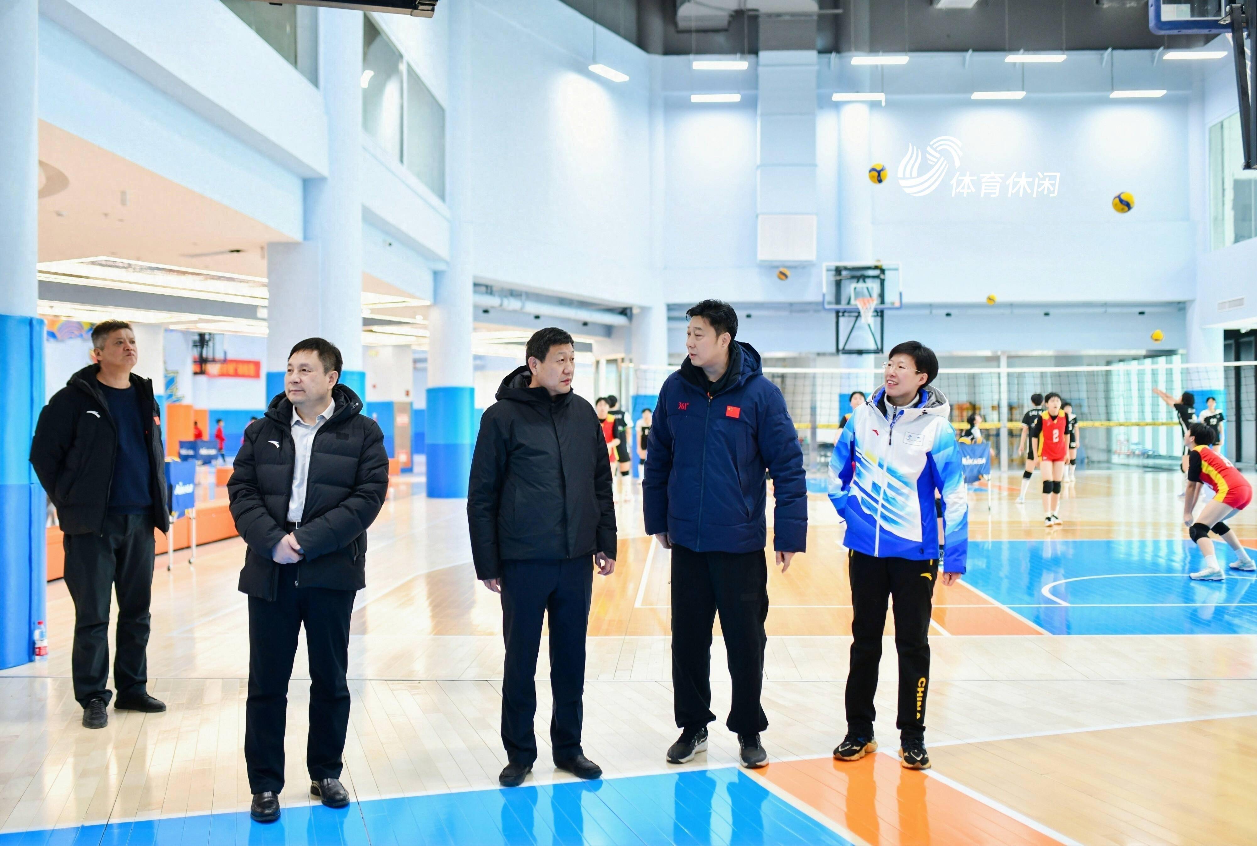 济南市体育局党组书记,局长孔杰看望济南市青少年篮球,排球"选星计划"