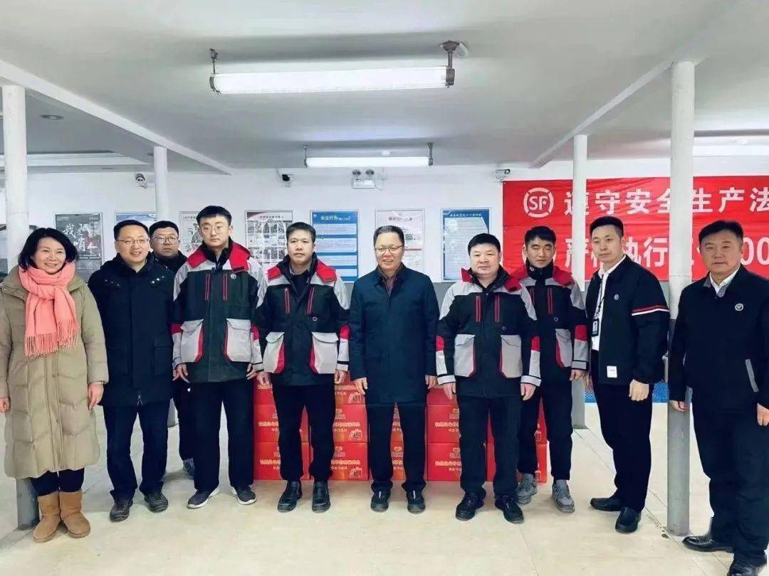 调研组先后来到顺丰速运门头沟惠民业务部,京东快递北京绿岛水岸营业