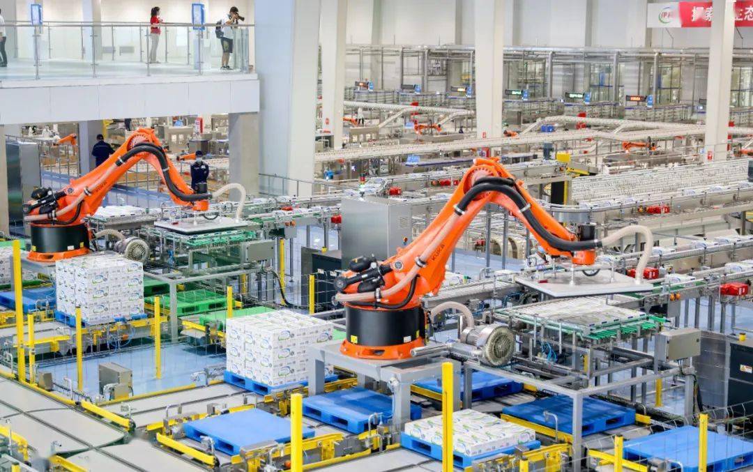 加速推进全链条升级——"数说内蒙古"系列报道之五_奶牛_生产区_饲草