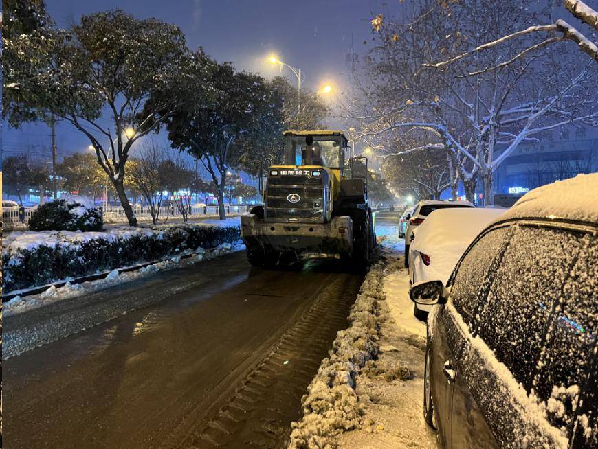 100台铲车!阜阳再次紧急调集!_积雪_除雪_路面