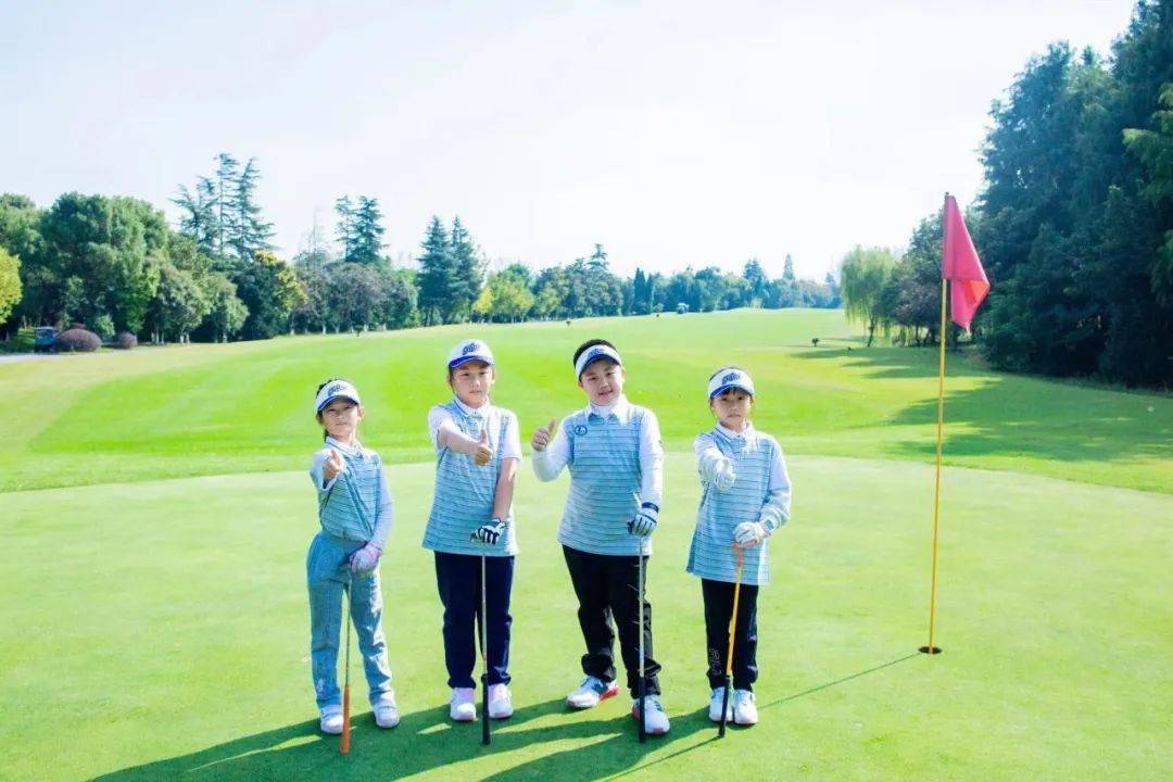 致敬最美 | 拔节成长,逐光而行——记三年级最美学生姚稼轩,董杨_同学