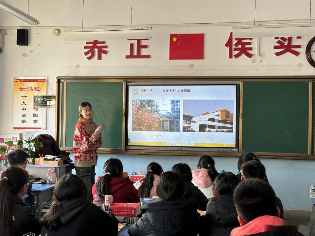 華亭一中舉辦優秀大學生回訪母校宣講活動_學妹_學弟