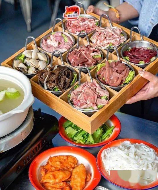 屯昌特色黑猪肉粉汤火锅!89元抢嗦粉高性价比2-3人!