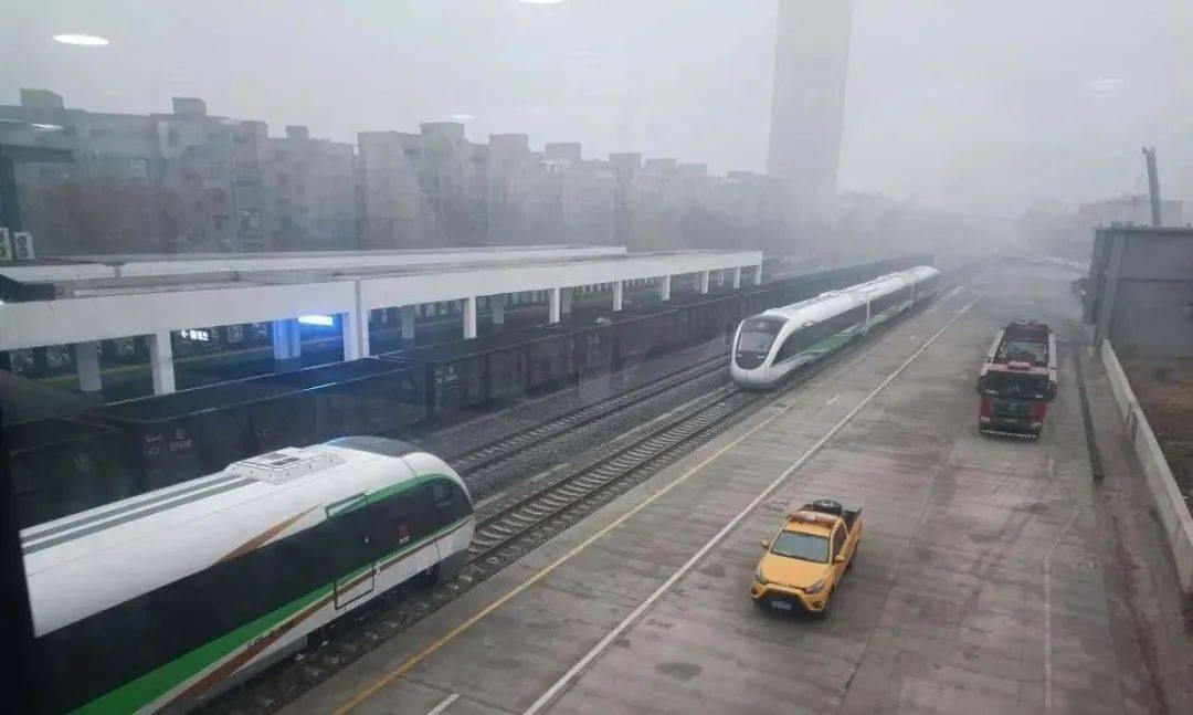 西户铁路全新"龙凤呈祥"涂装列车计划今年投用_搜狐汽车_搜狐网