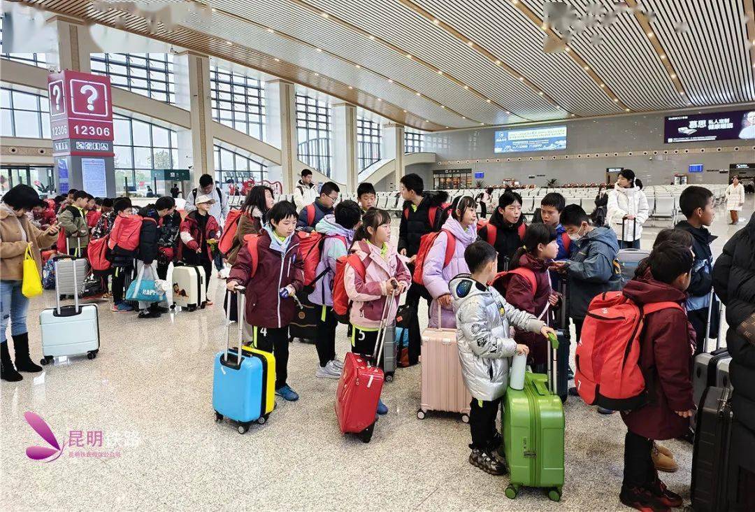 春運期間,彌矇高鐵高峰期單日最高可開行高鐵動車16對;玉河鐵路高峰