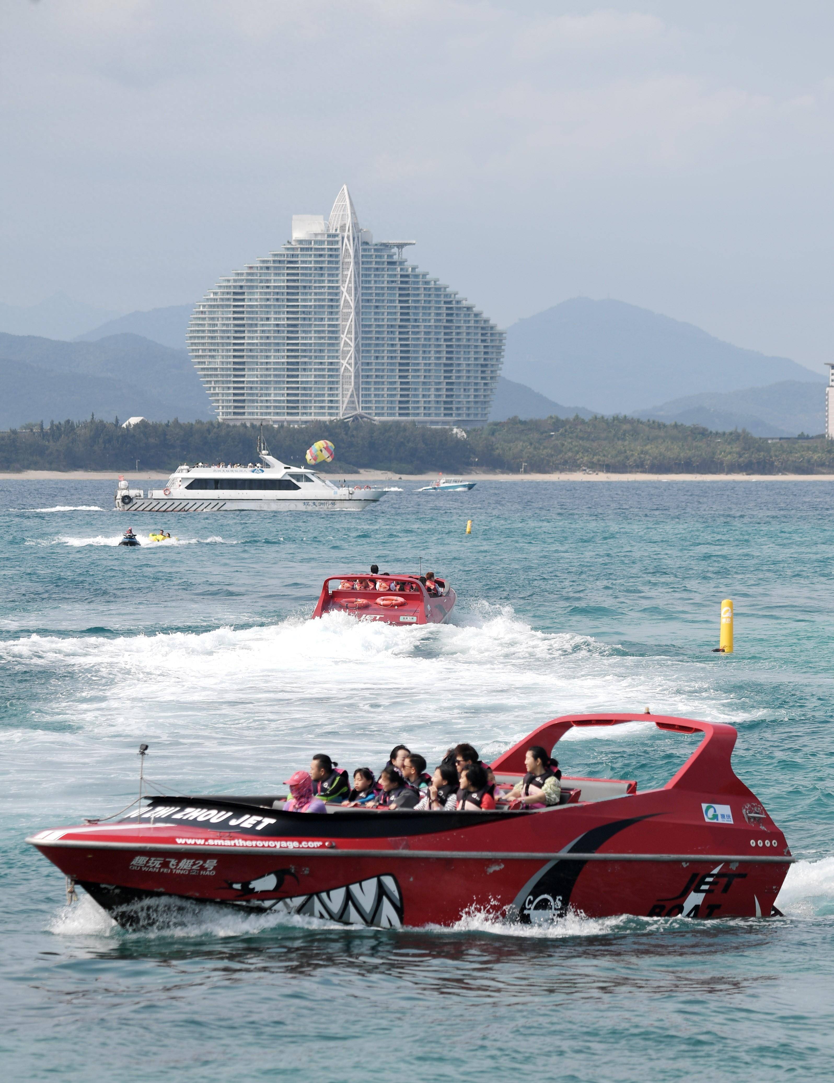 海南三亚：椰风海韵醉游人_新华社_蜈支洲岛_赵颖全