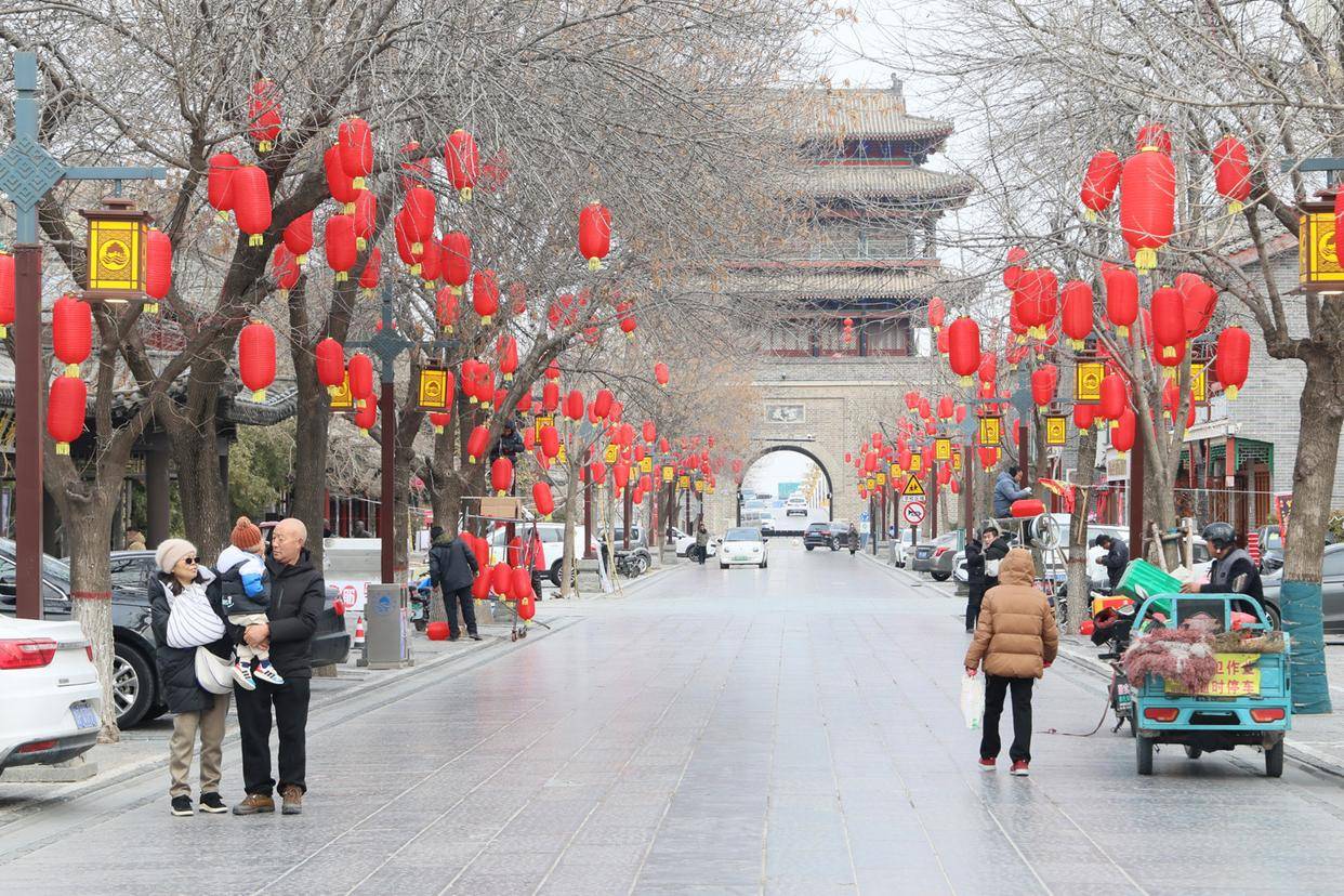 逛古城闹新春 聊城古城年味渐浓_街道_灯笼_装饰