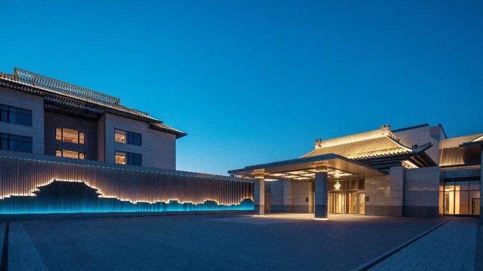 酒店将中国文化魅力与现代科技相结合,设计灵感源自清朝圆明园建筑