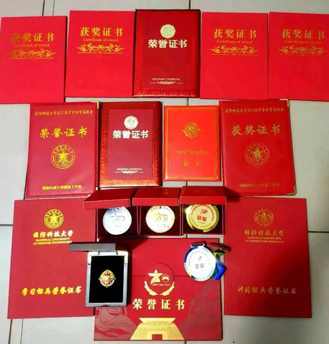 国防科大学生借用试衣间换军装!"这给父母的惊喜也太帅了吧!