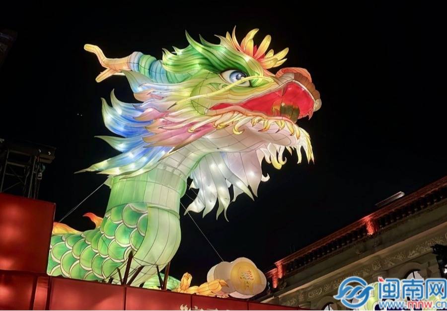 泉州大青龙"龙鲤鲤"亮灯 更新最全的"寻龙"打卡机位_闽南_龙众_龙之