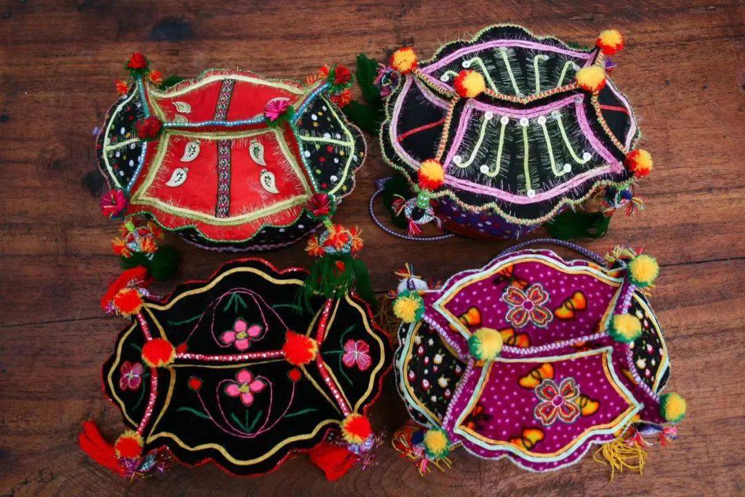 忙怀乡4000年新石器文化遗址和布朗族手工瓦房帽沉淀的是岁月的沧桑和