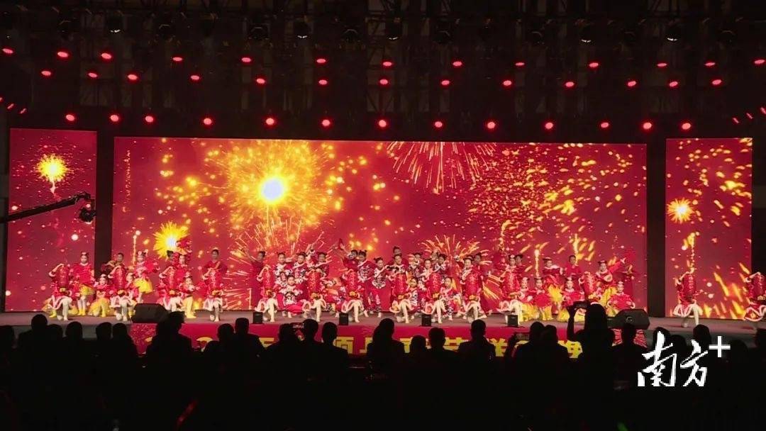 据了解,首届丰顺春晚由中共丰顺县委宣传部,丰顺县总工会,丰顺县文化