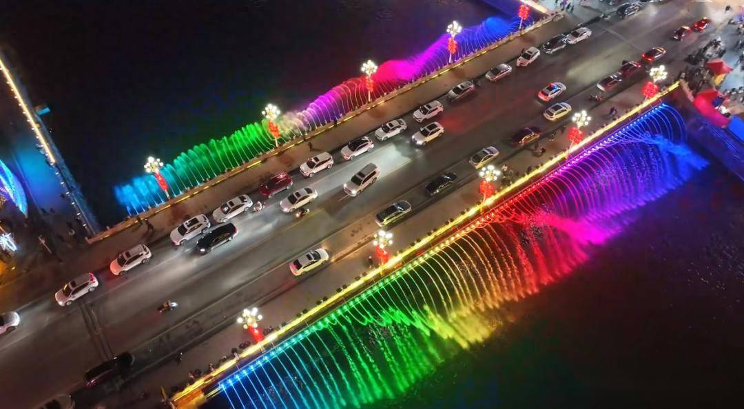 宁强:满城灯火点亮璀璨夜空 载歌载舞烘托新年氛围_夜色_彩灯_点燃