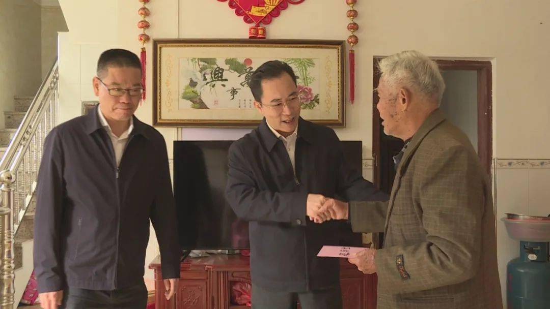 区领导分组到各地开展节前慰问活动_生活_情况_孙健文