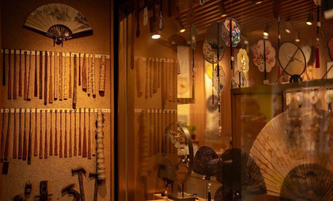 新春来拈花湾,探寻年味里的非遗文化_店铺_历史_泥人