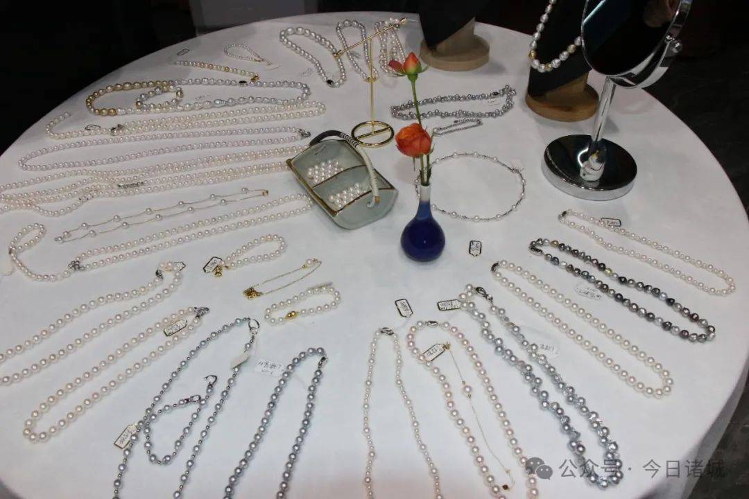 龙年新春珠宝品鉴会开始啦!_日本海_女人_宝石