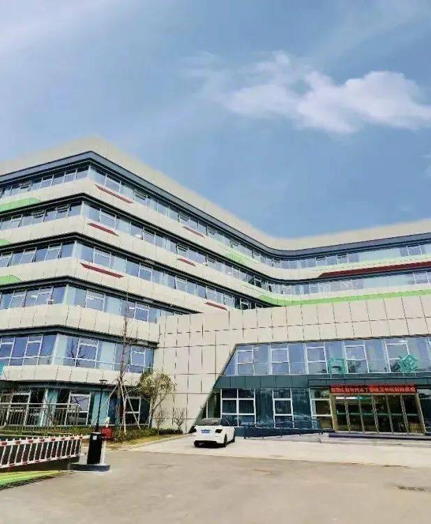 在新年到来之际,家乡人民热切期盼您能在百忙之中回来走一走,看一看