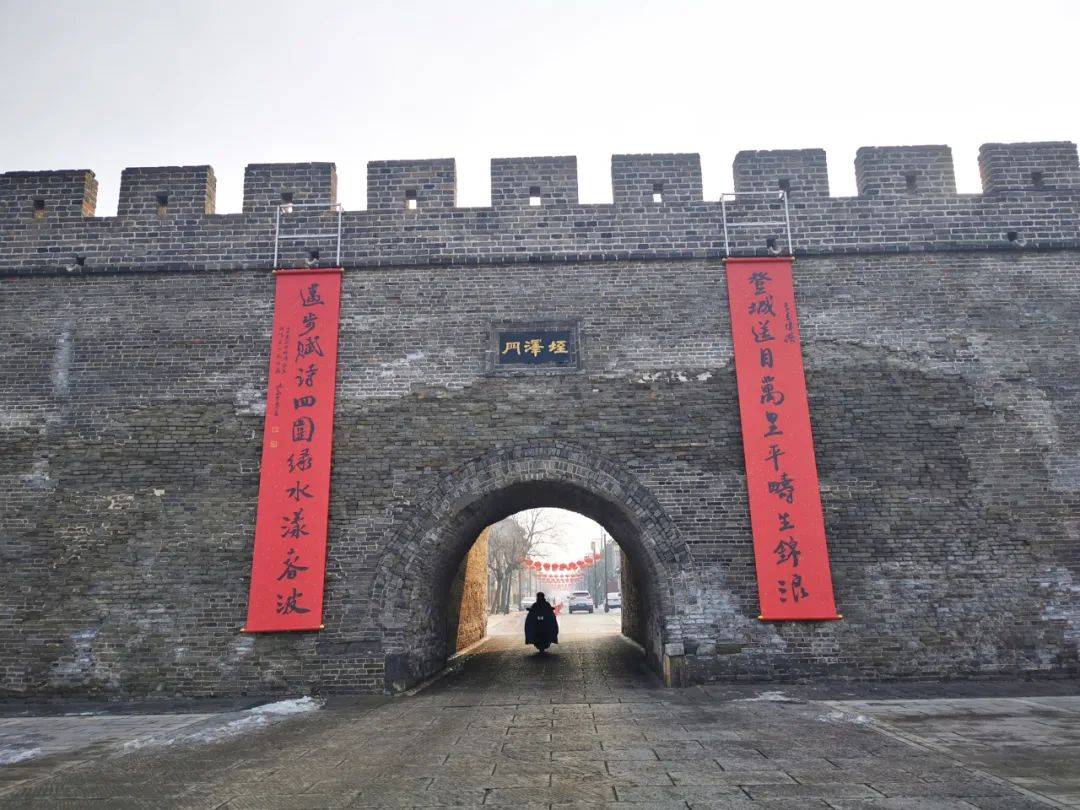 商丘古城四门首次悬挂春联迎新春